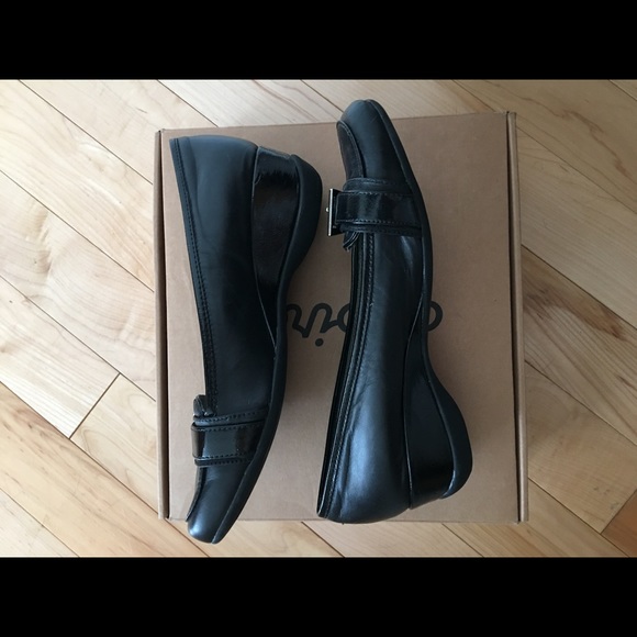 Kenneth Cole Reaction Flats - Picture 4 of 6